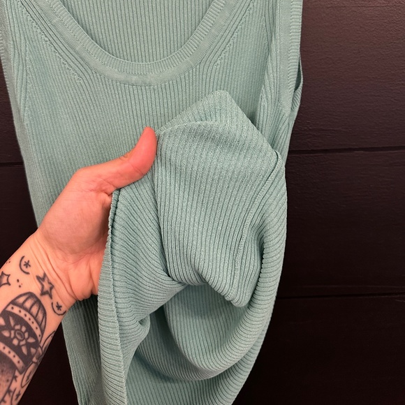 Max Mara RTW rib-knit cropped vest top - Picture 6 of 7